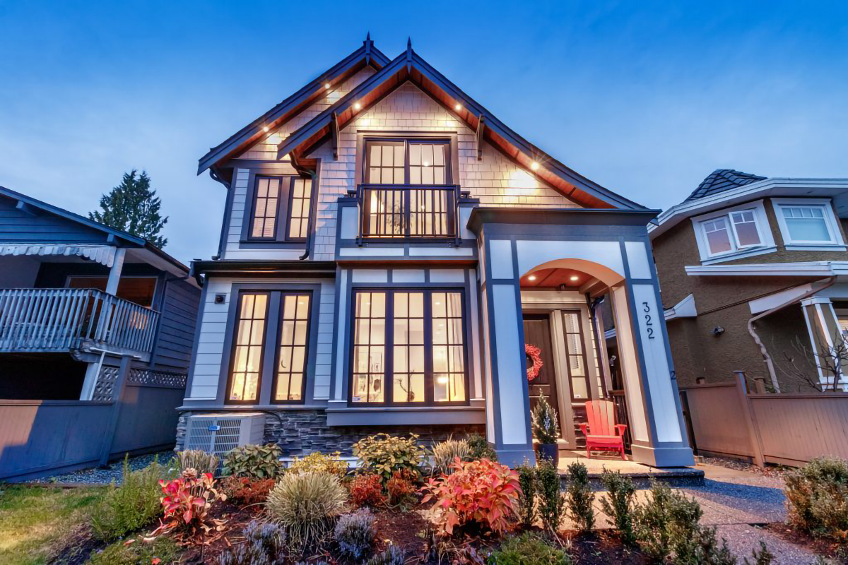 322 E 19th St, North Vancouver 3