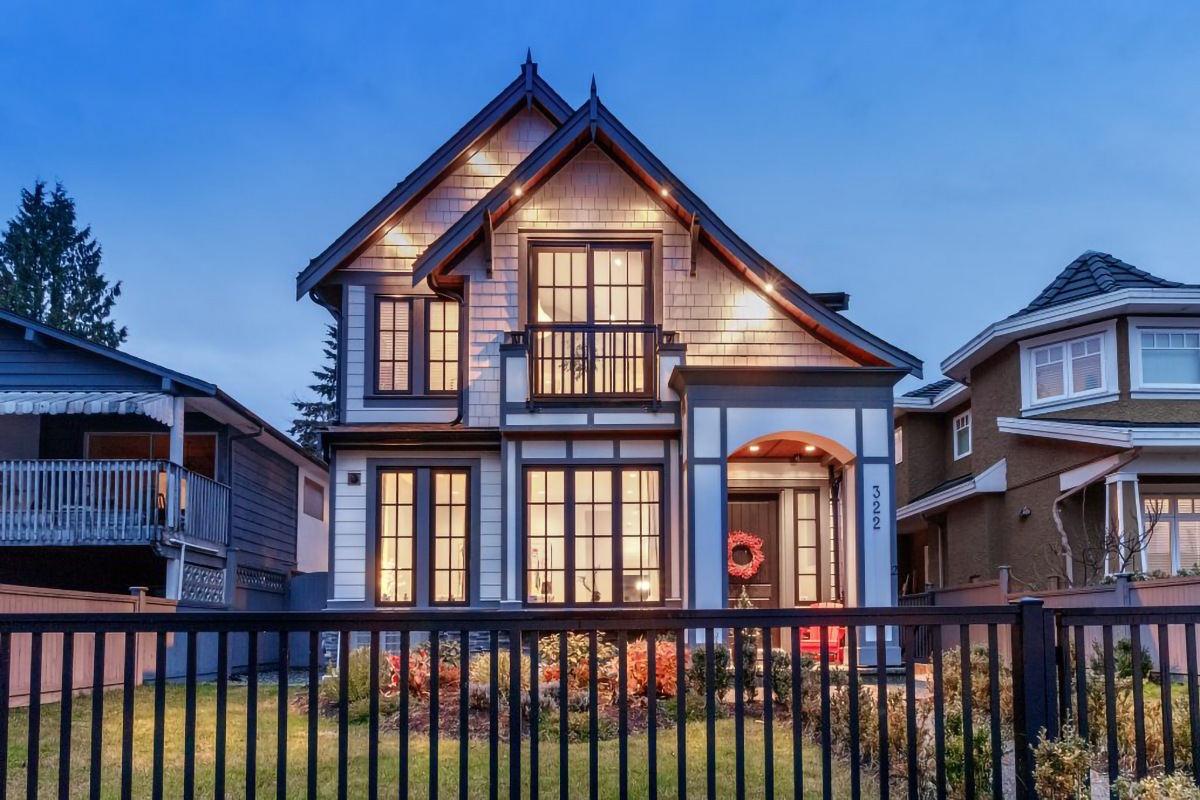322 E 19th St, North Vancouver 4