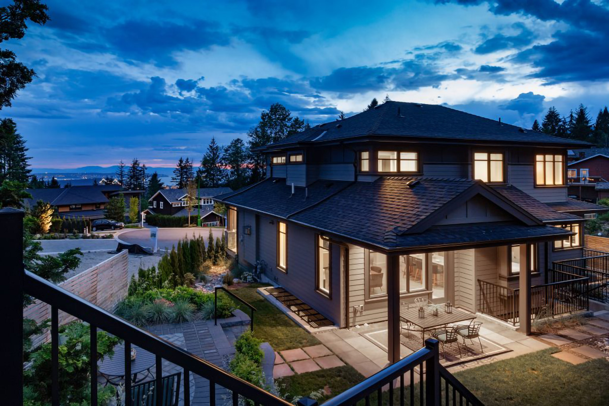 286 Monteray Avenue, North Vancouver 2