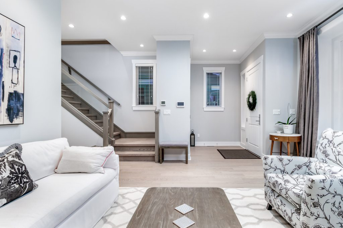 322 E 19th St, North Vancouver 12