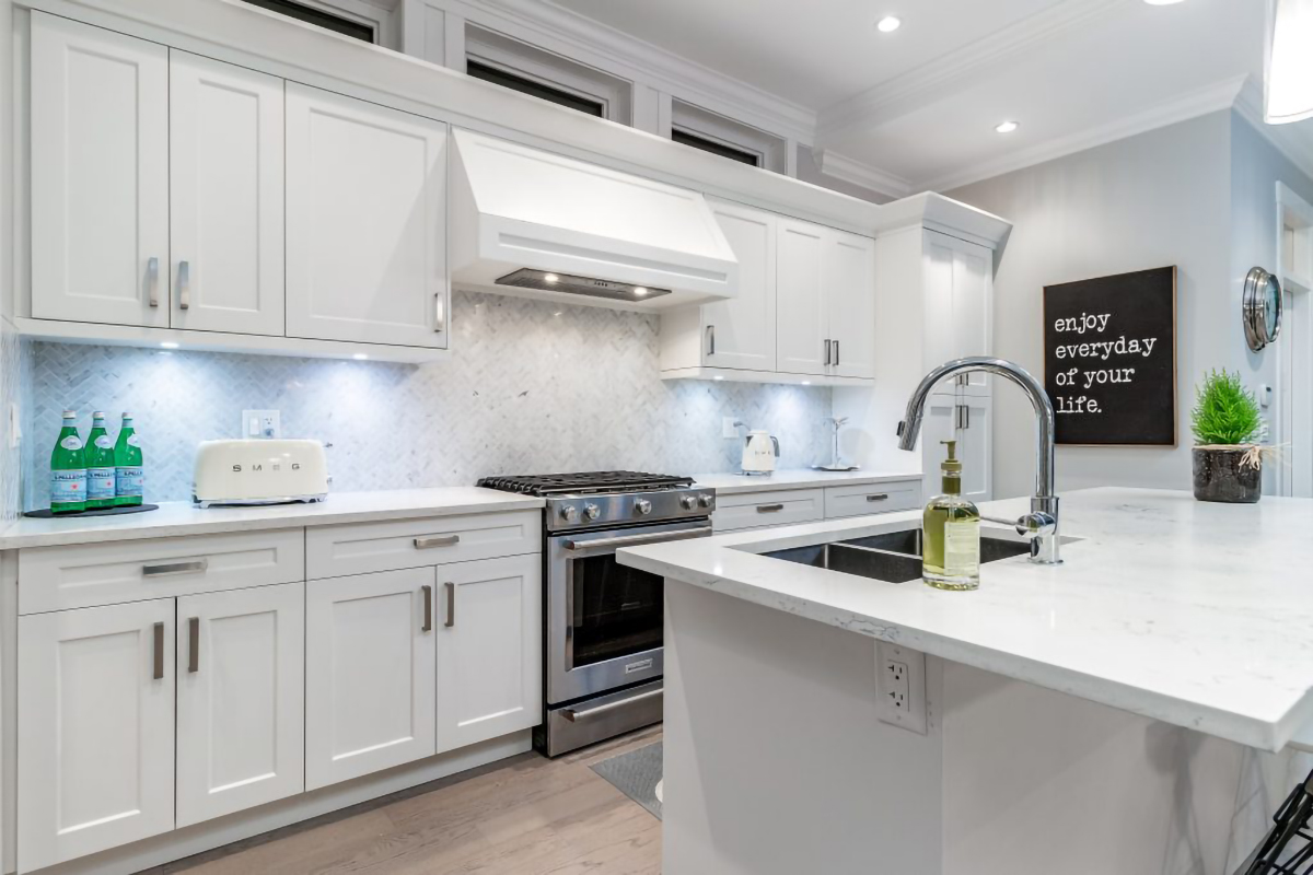 322 E 19th St, North Vancouver 25