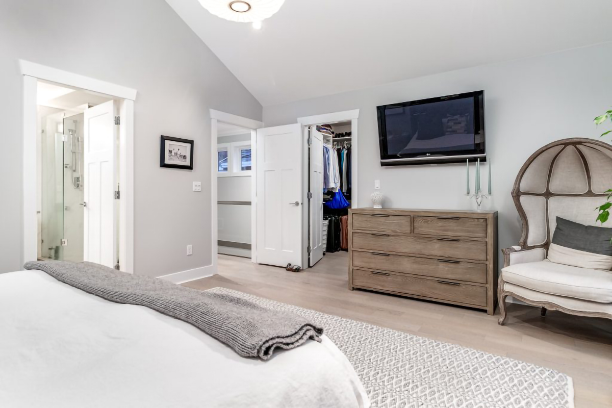 322 E 19th St, North Vancouver 44
