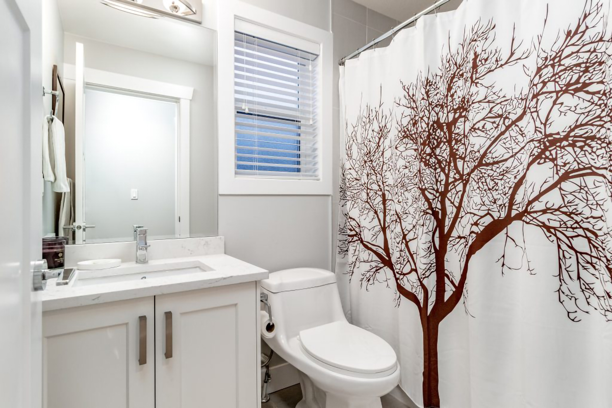 322 E 19th St, North Vancouver 47