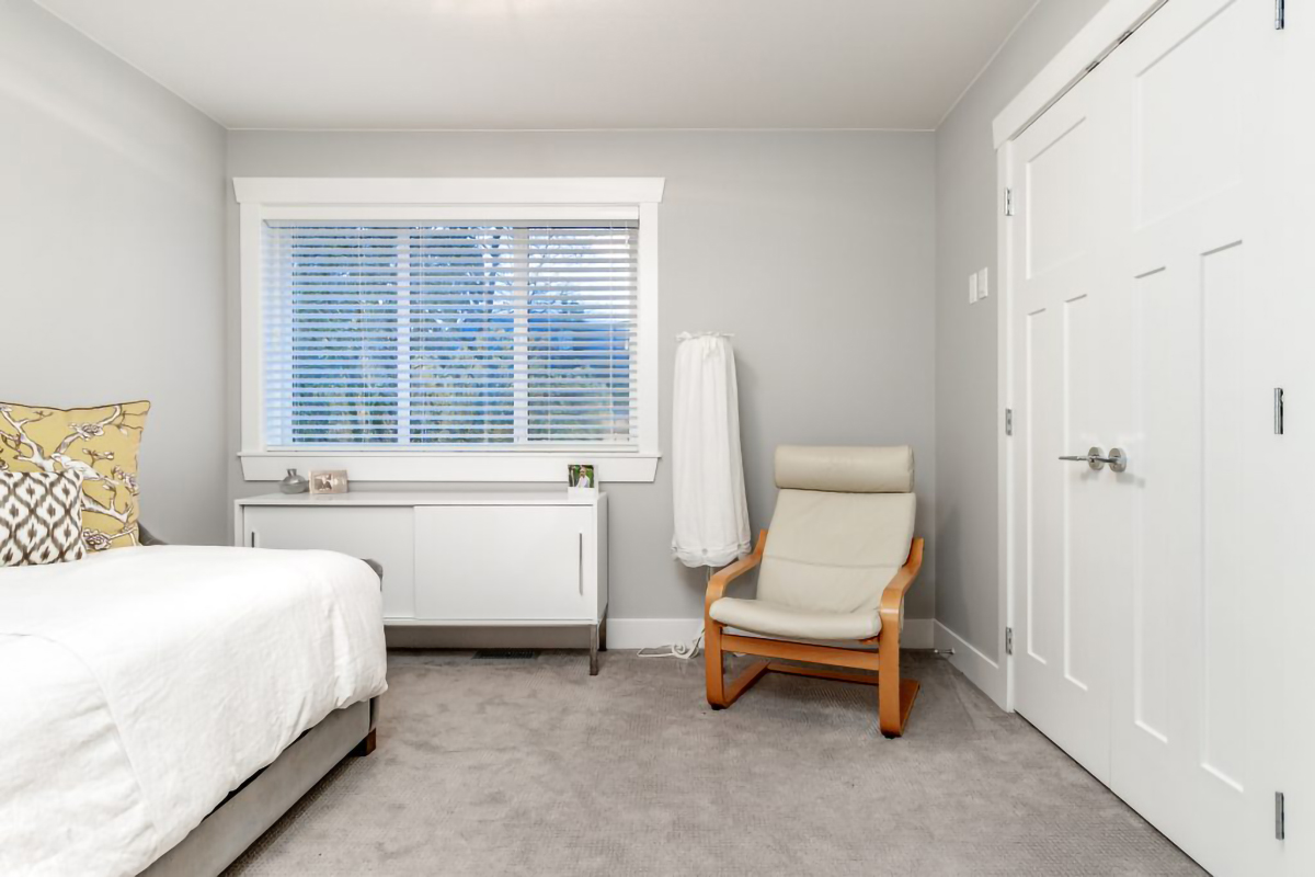 322 E 19th St, North Vancouver 49