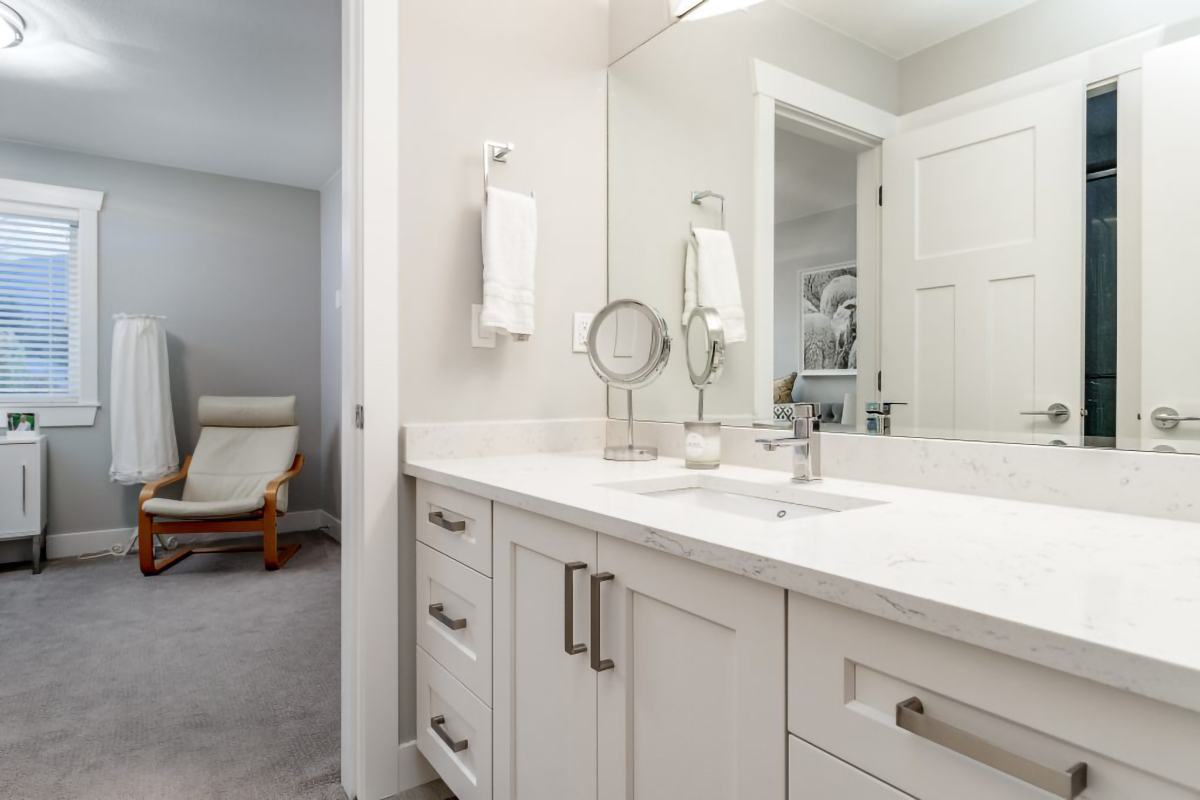 322 E 19th St, North Vancouver 50