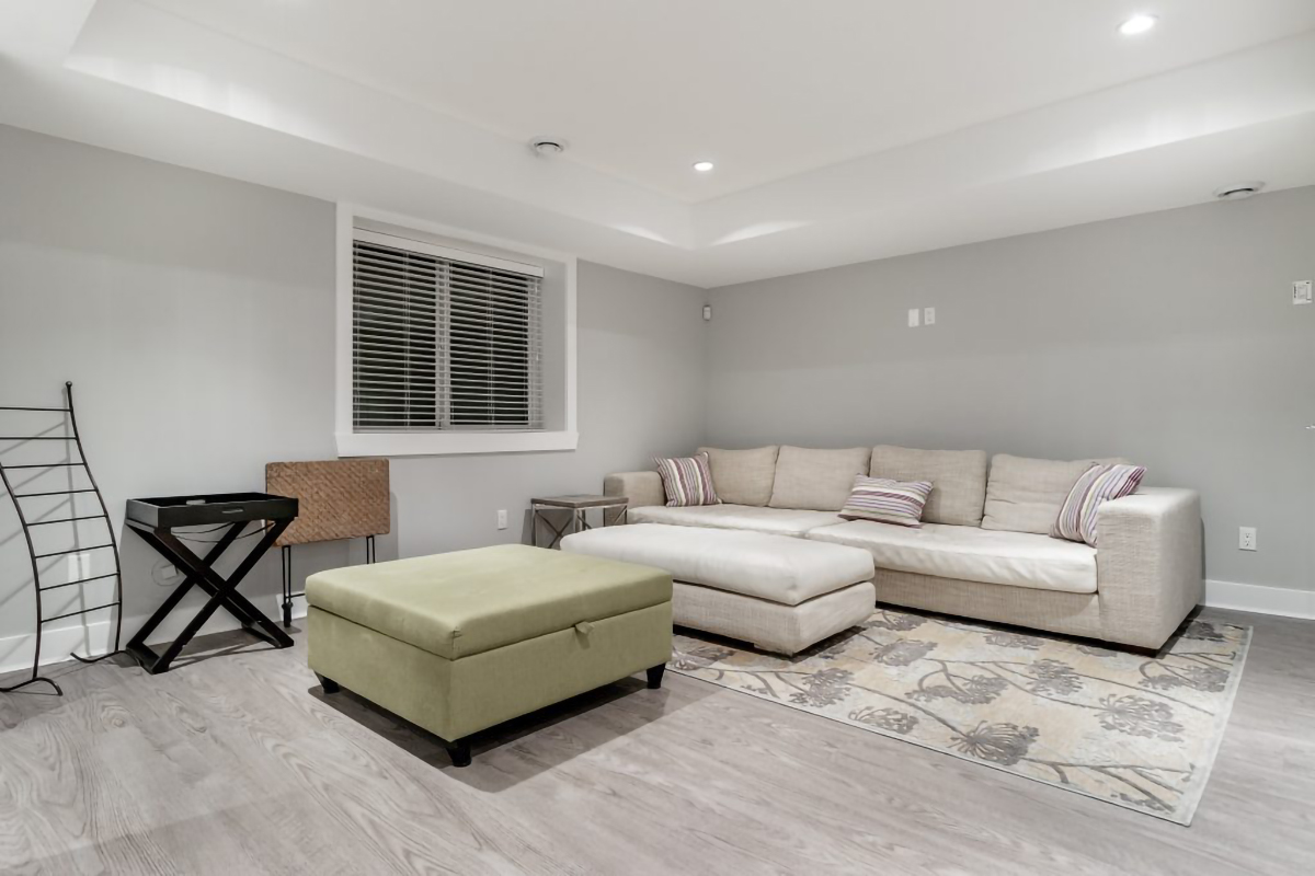 322 E 19th St, North Vancouver 52