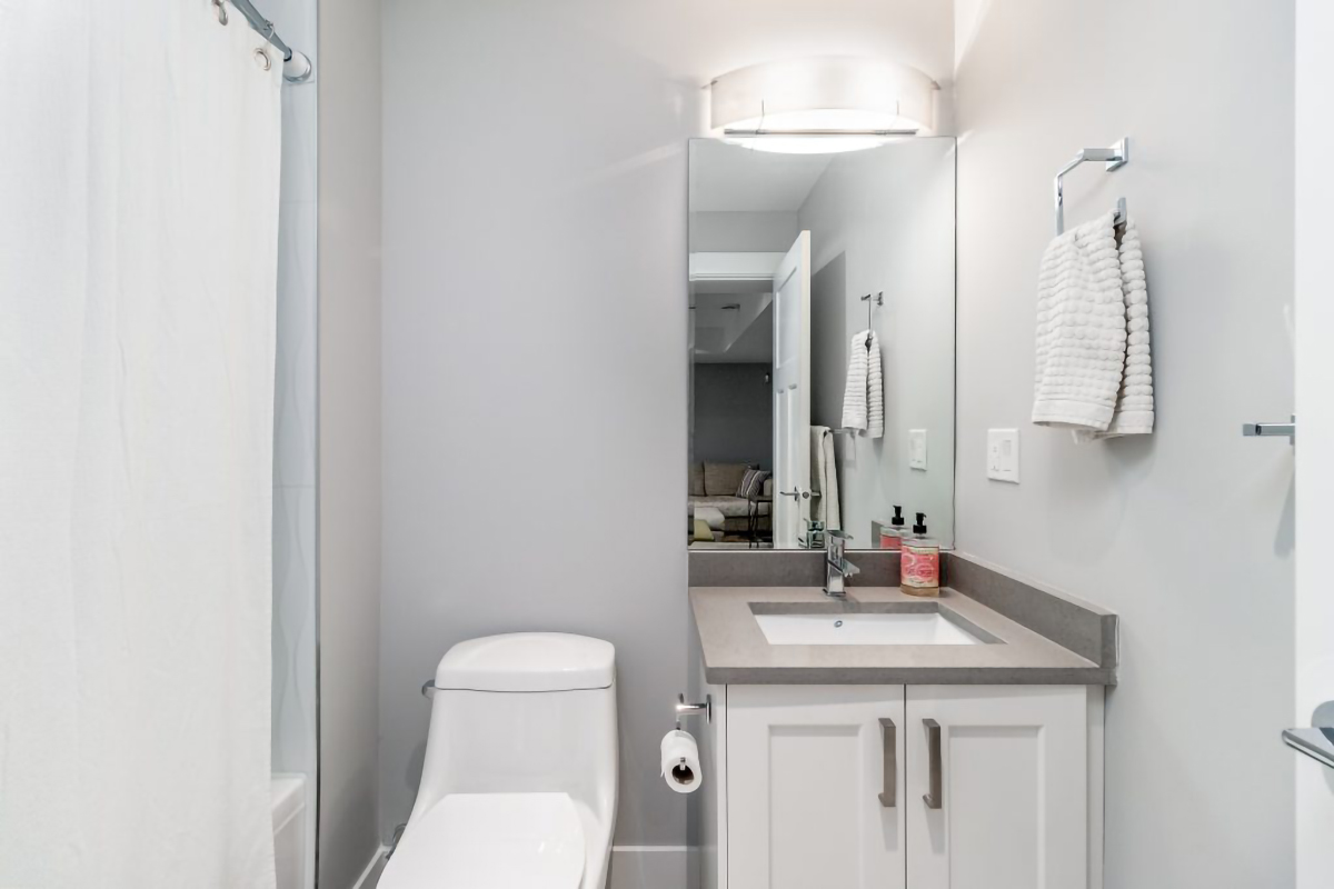 322 E 19th St, North Vancouver 54