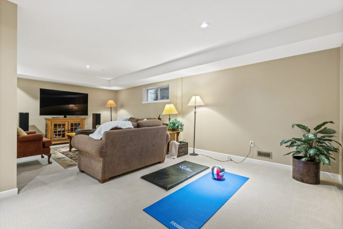 #6 - 3750 Edgemont Boulevard 8