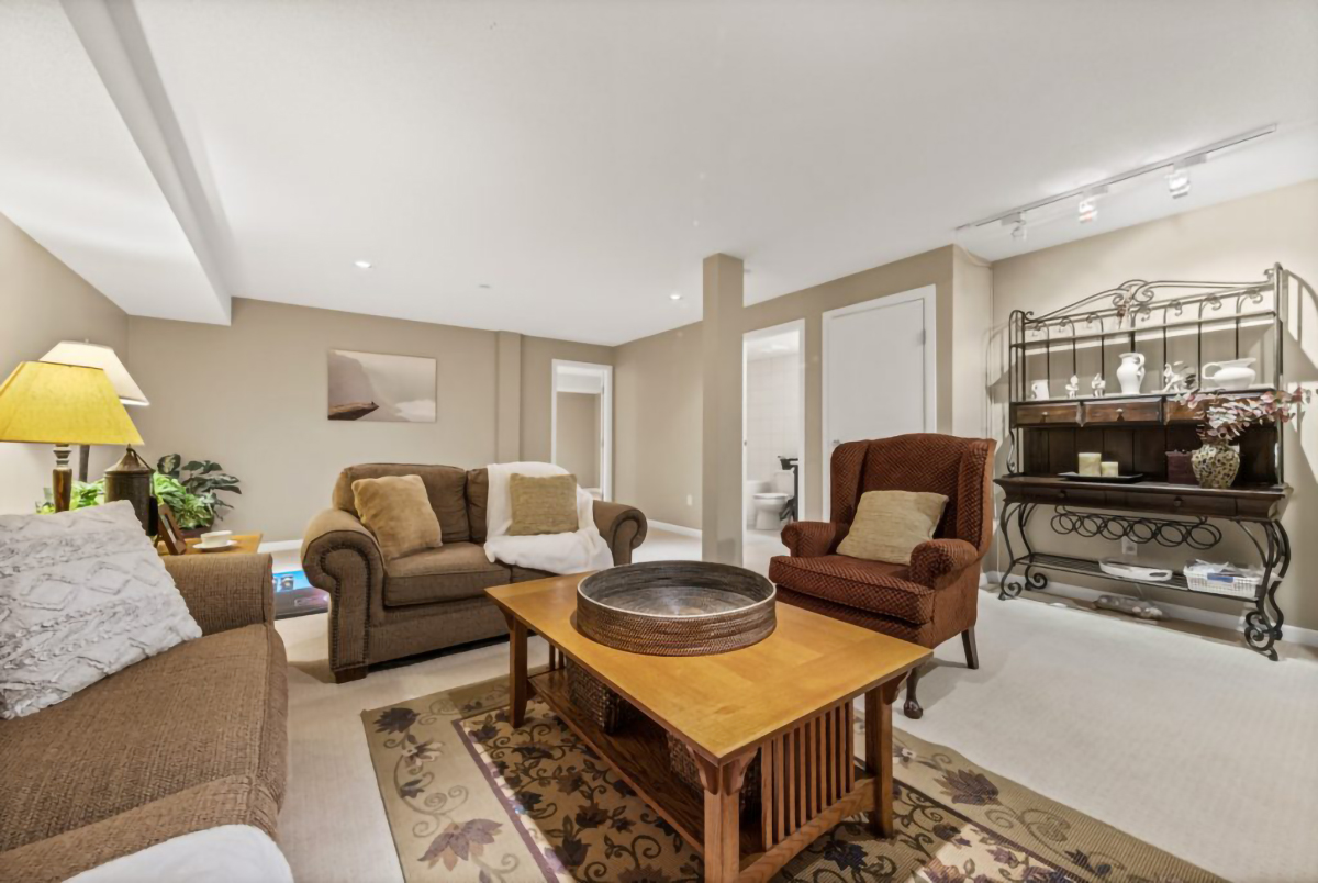 #6 - 3750 Edgemont Boulevard 9