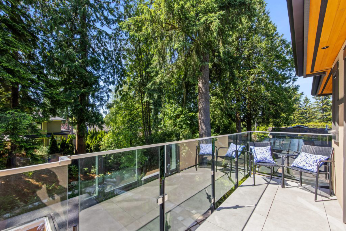 939 Clements Ave, North Vancouver 24