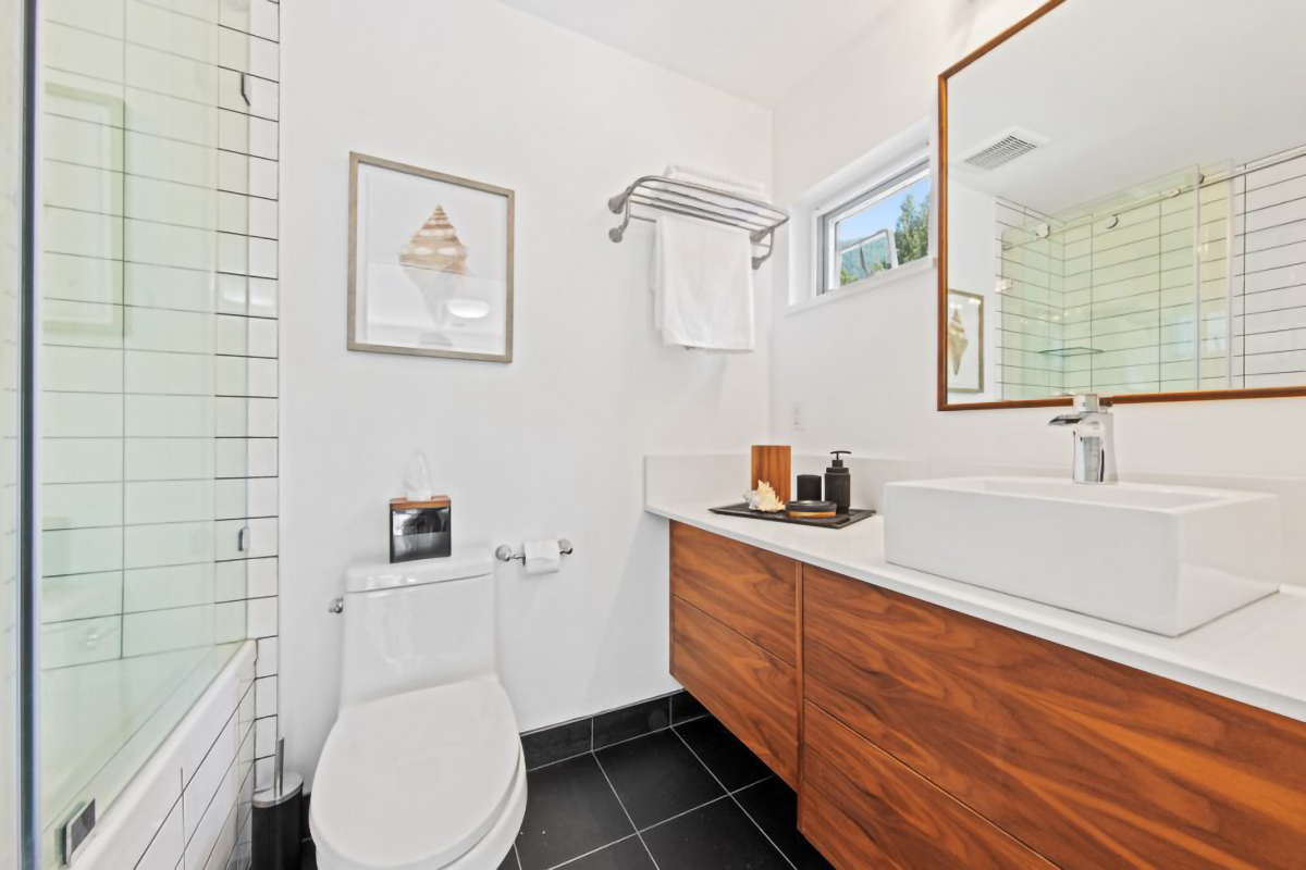939 Clements Ave, North Vancouver 27