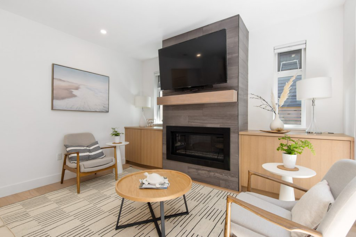 939 Clements Ave, North Vancouver 39