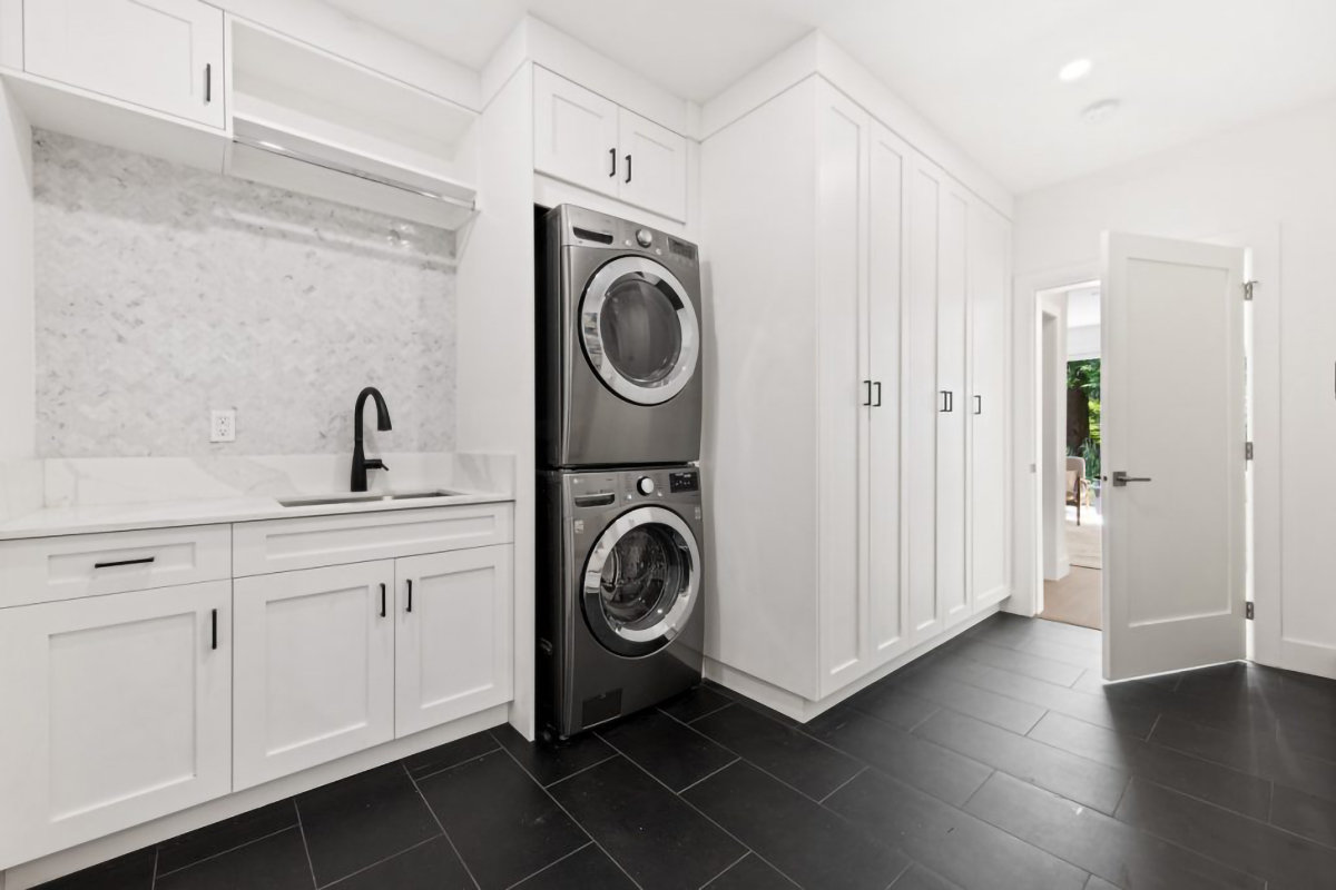 939 Clements Ave, North Vancouver 52