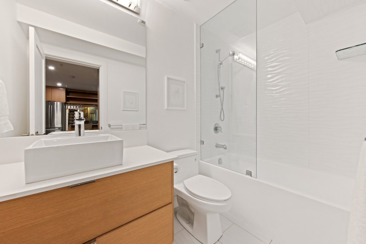 939 Clements Ave, North Vancouver 74