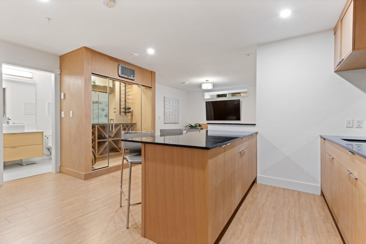 939 Clements Ave, North Vancouver 75