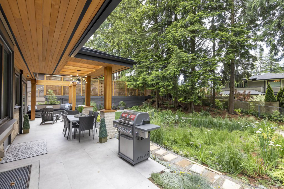 939 Clements Ave, North Vancouver 89