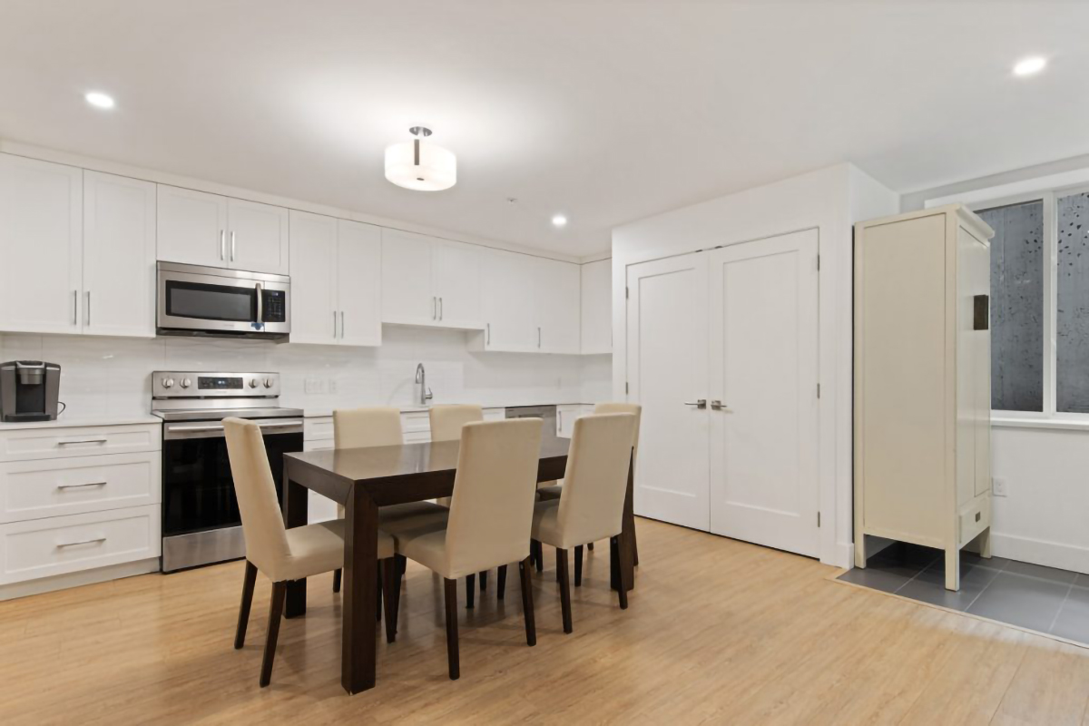 939 Clements Ave, North Vancouver 90