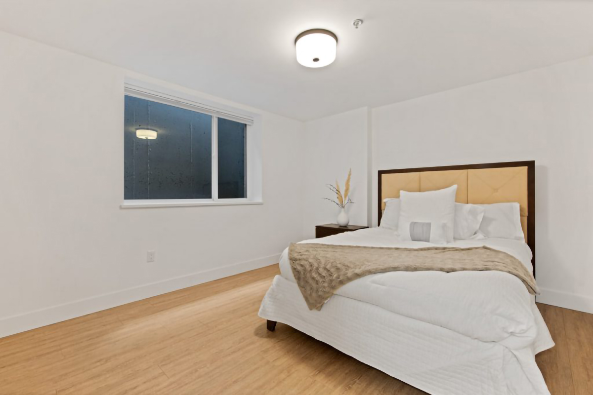 939 Clements Ave, North Vancouver 94