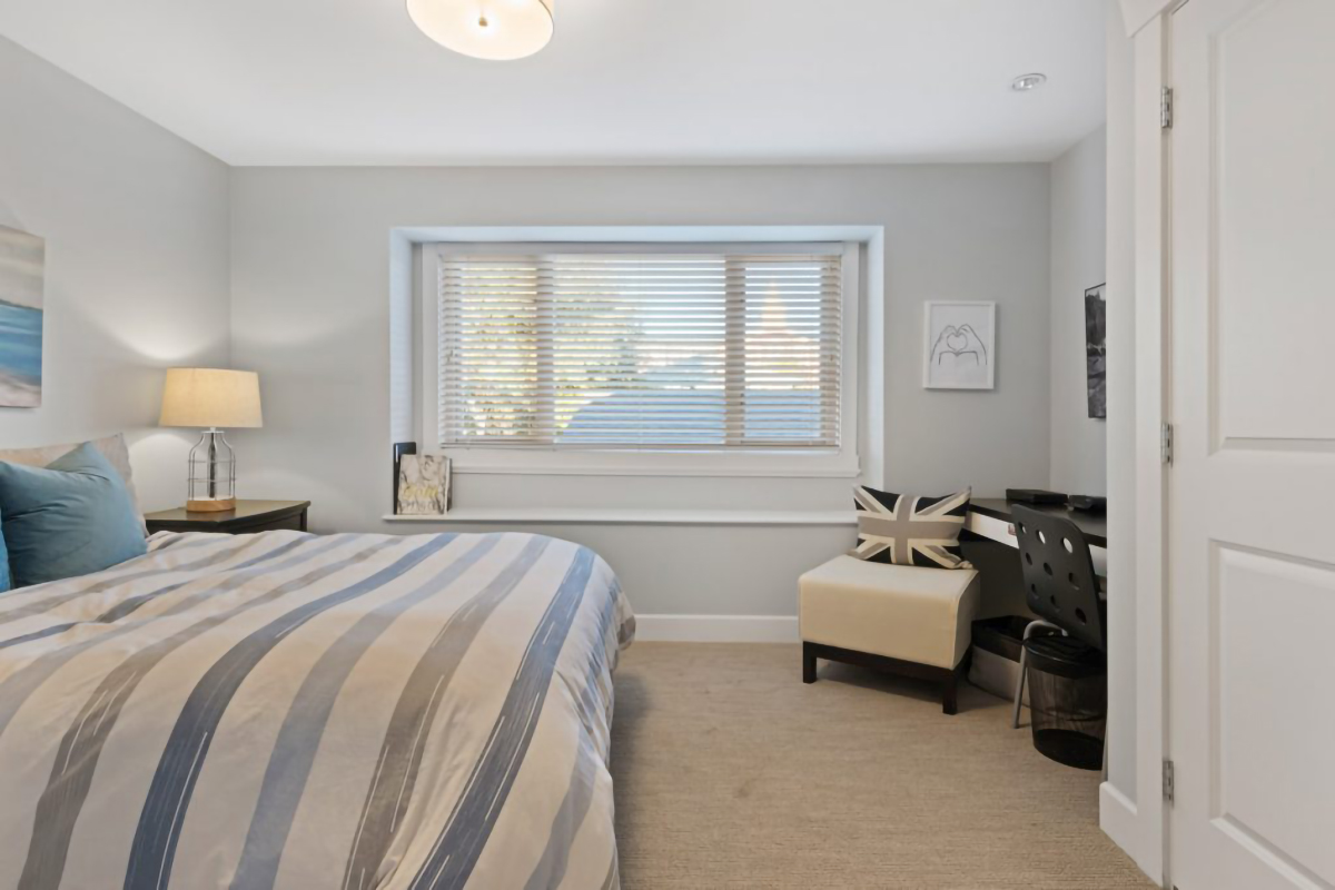 252 W 6TH STREET 17