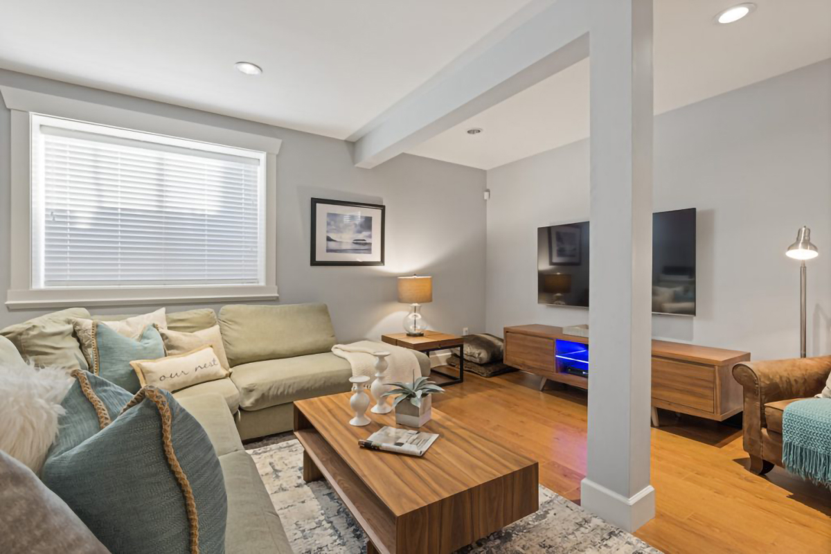 252 W 6TH STREET 22