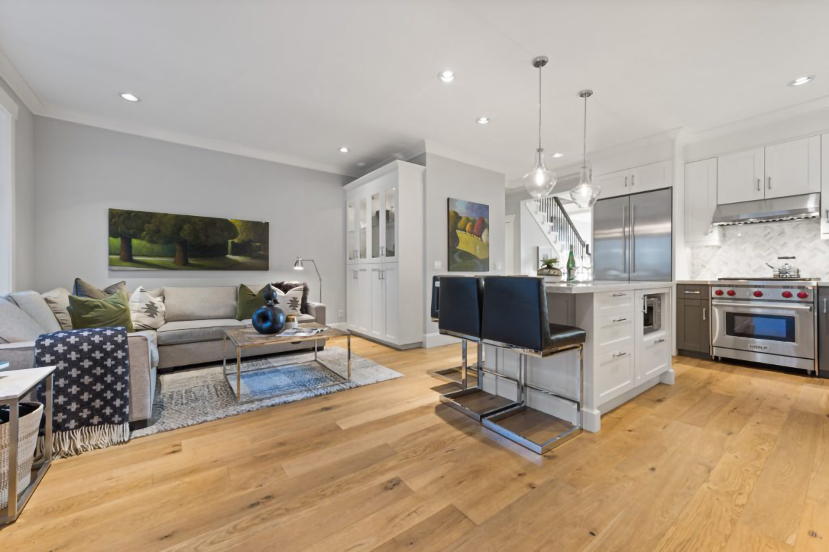252 W 6TH STREET 30