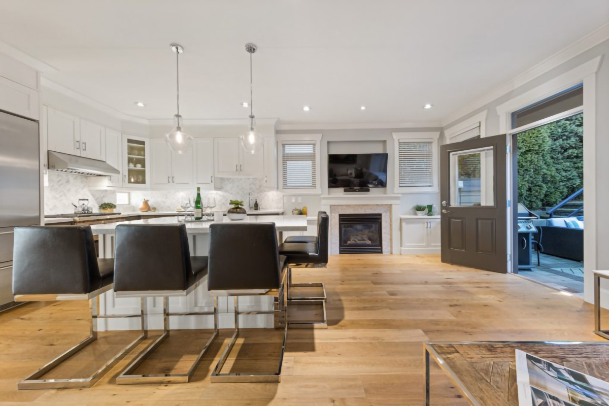 252 W 6TH STREET 32