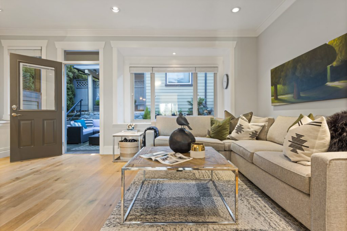 252 W 6TH STREET 33