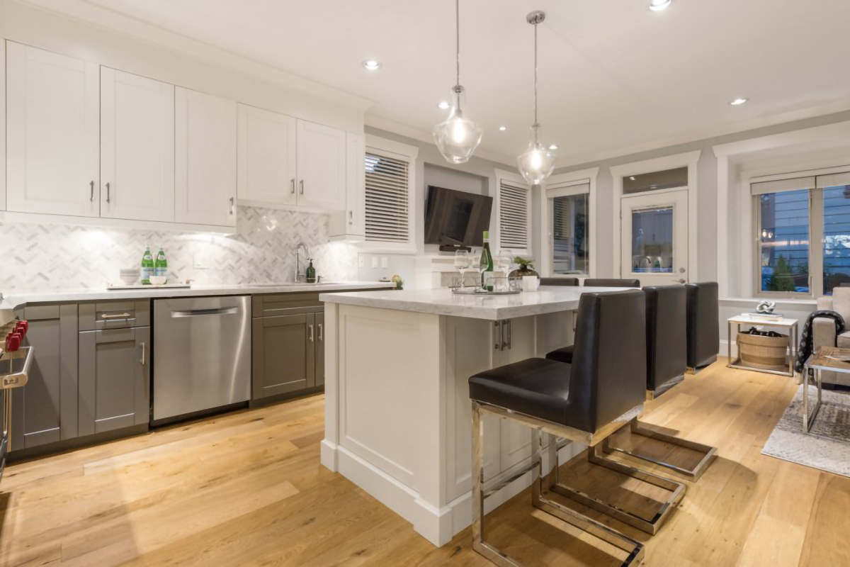 252 W 6TH STREET 55