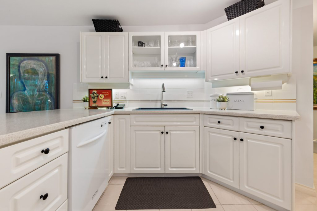 203-3200 CAPILANO CRESCENT, NORTH VANCOUVER 10