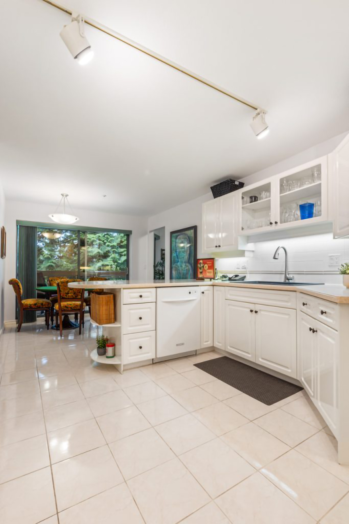 203-3200 CAPILANO CRESCENT, NORTH VANCOUVER 21