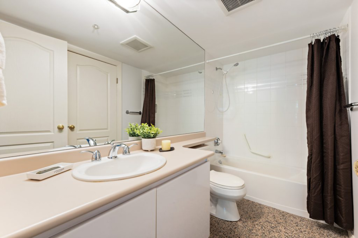 203-3200 CAPILANO CRESCENT, NORTH VANCOUVER 26