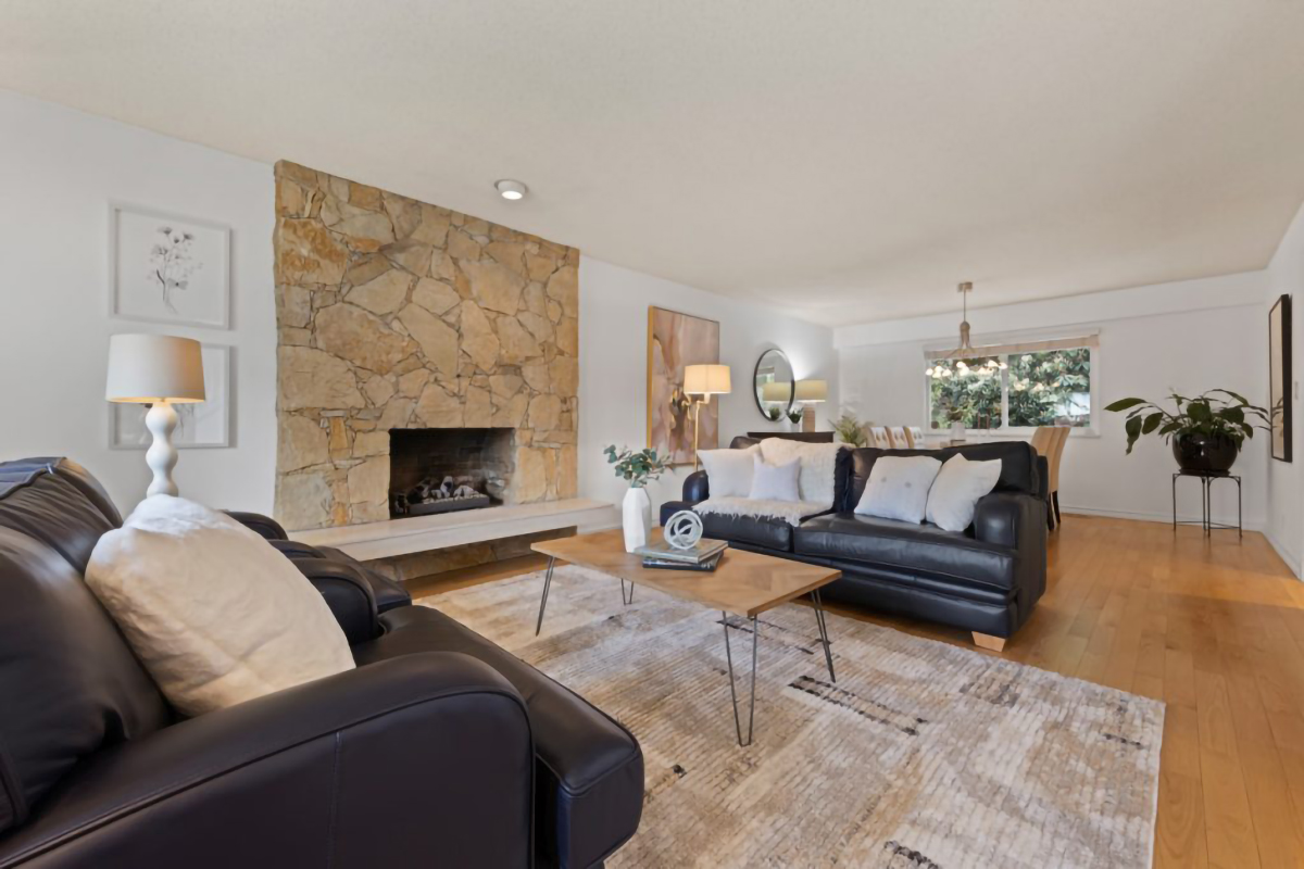 2275 Ennerdale Road, North Vancouver, BC. 4