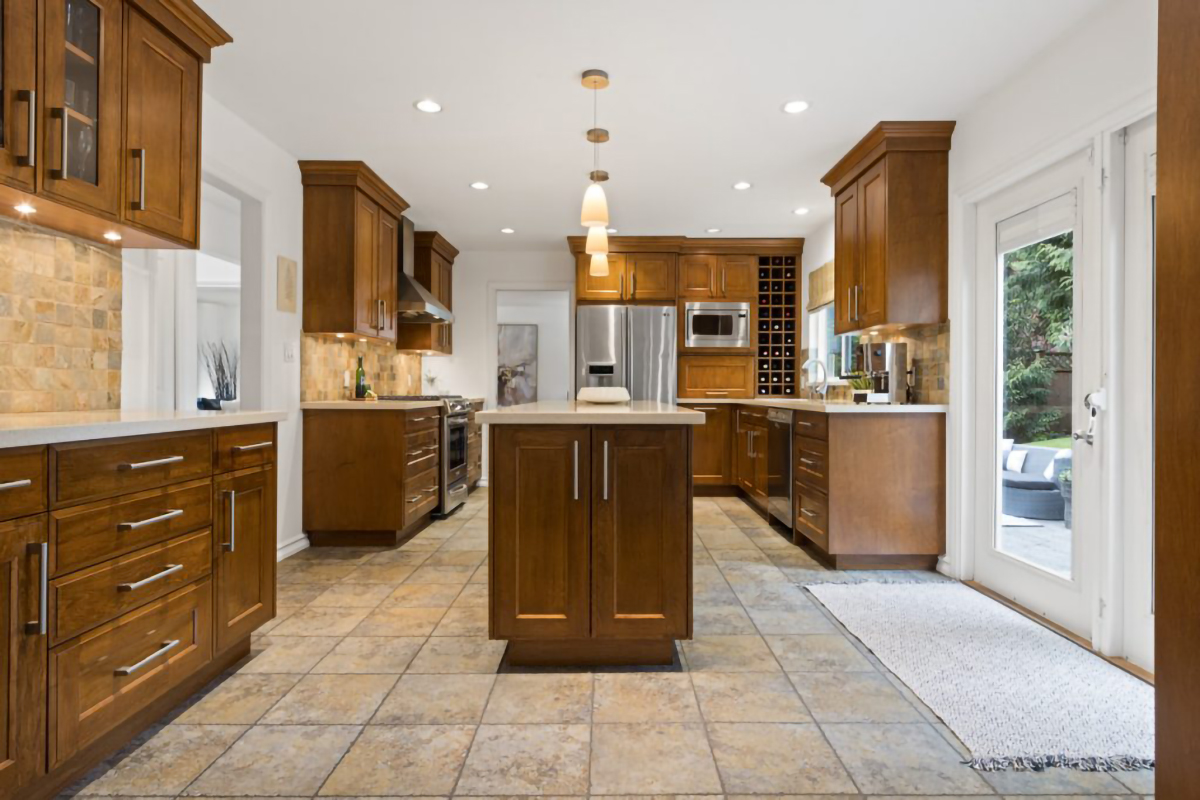2275 Ennerdale Road, North Vancouver, BC. 11