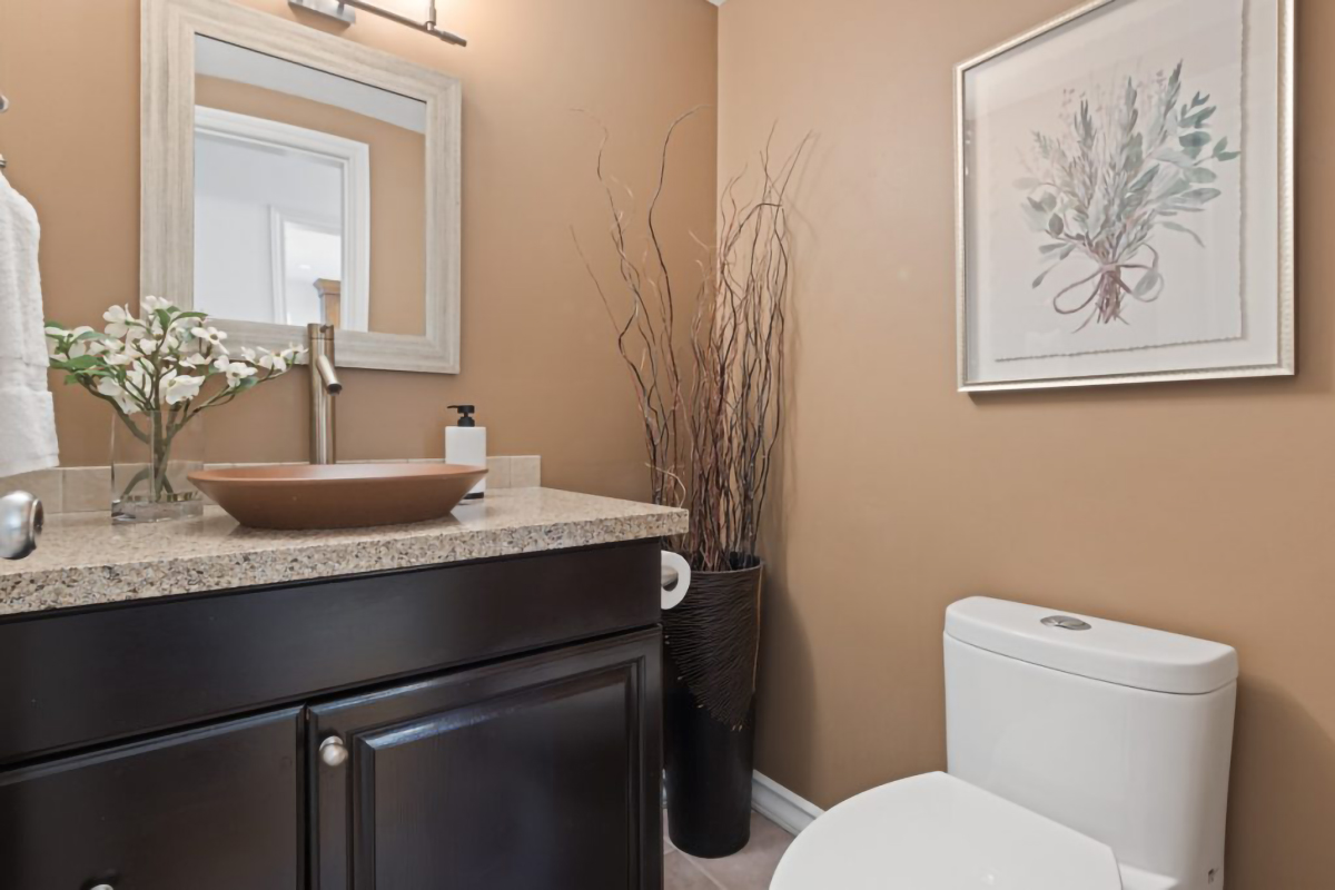2275 Ennerdale Road, North Vancouver, BC. 17