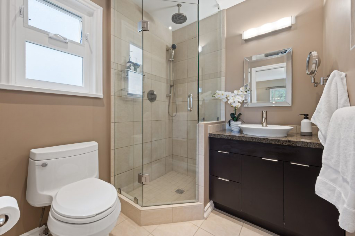 2275 Ennerdale Road, North Vancouver, BC. 27