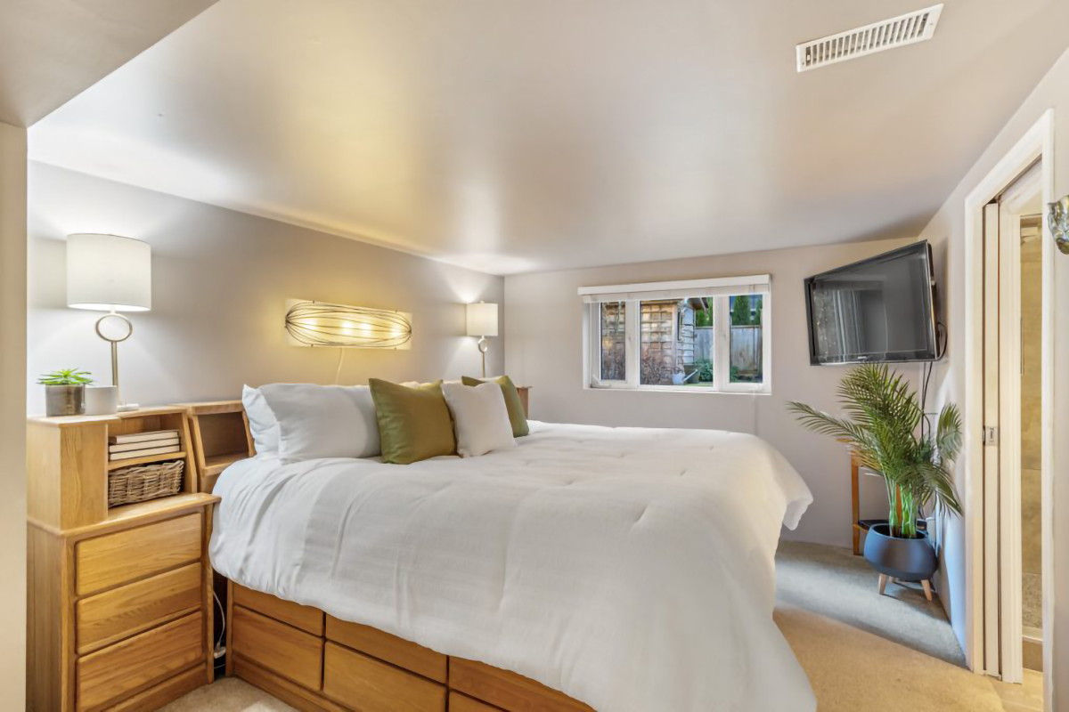 1949 Mackay Avenue, North Vancouver 16