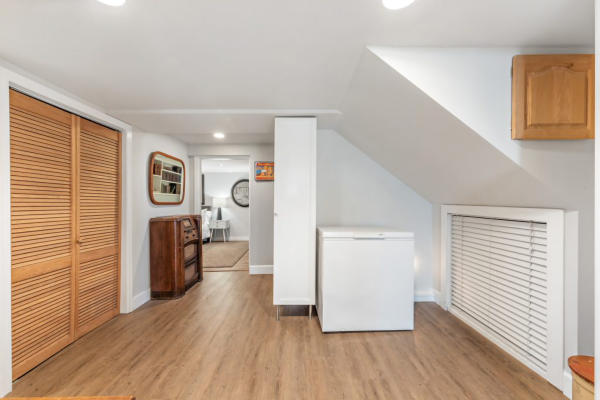 1949 Mackay Avenue, North Vancouver 18