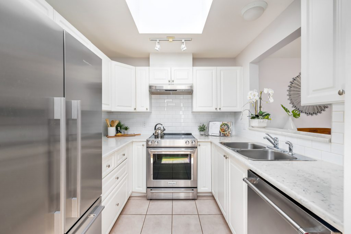 506-2059 CHESTERFIELD AVENUE, NORTH VANCOUVER 10