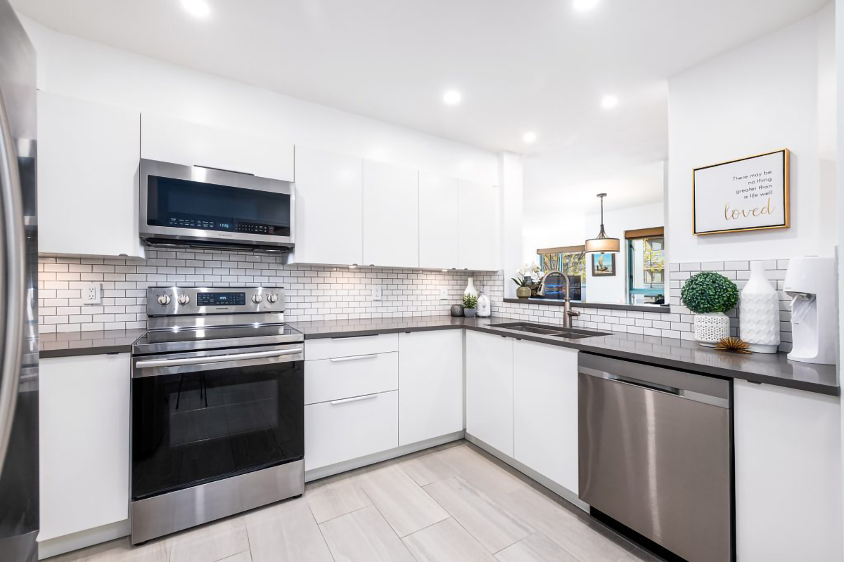 102-1085 W 17TH STREET, NORTH VANCOUVER 11