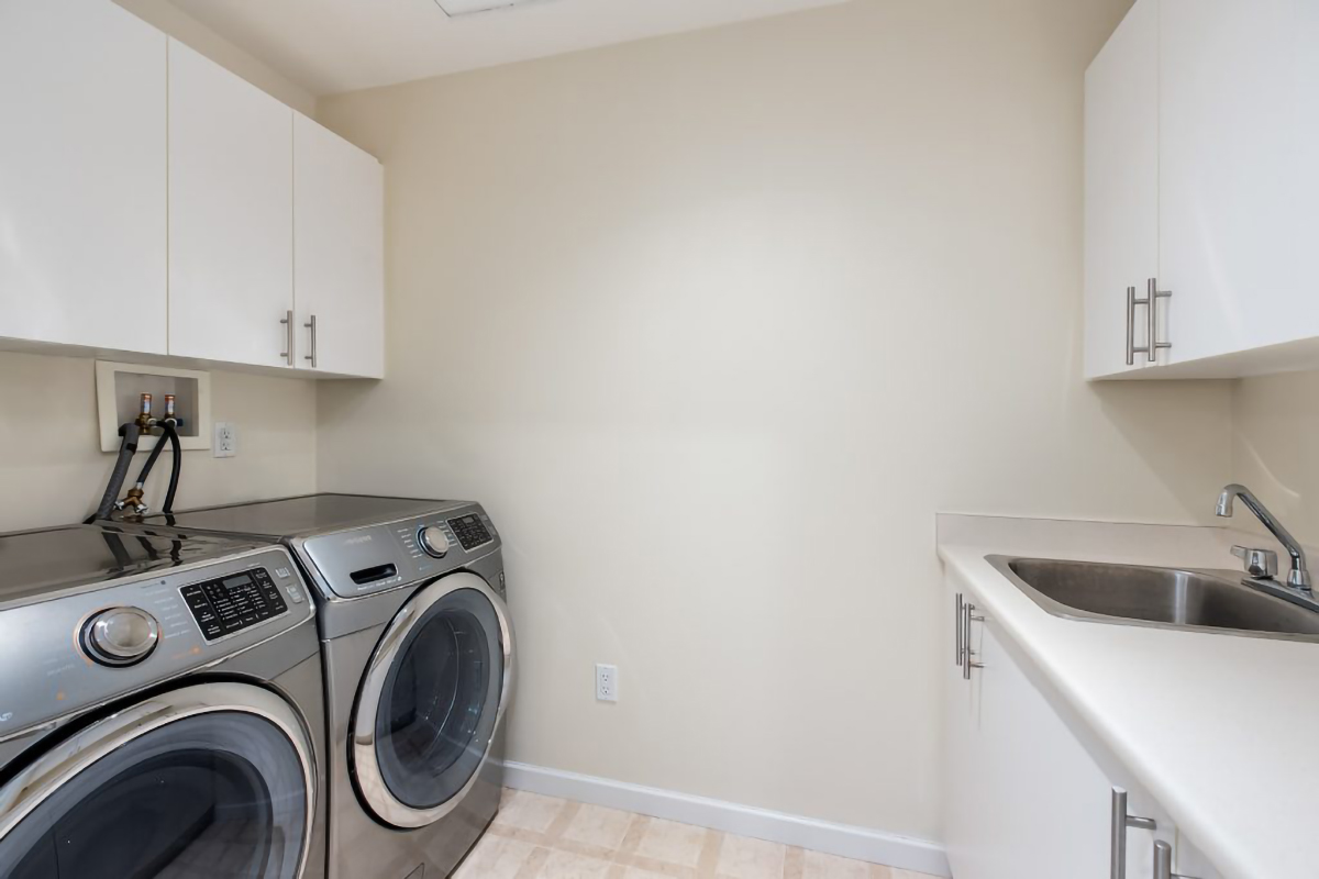 #5 - 3750 Edgemont Boulevard 24