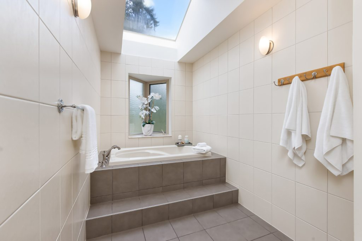 #5 - 3750 Edgemont Boulevard 29