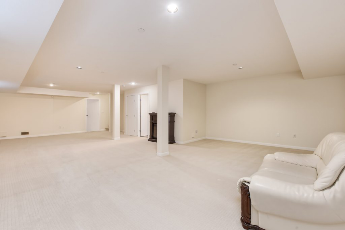 #5 - 3750 Edgemont Boulevard 34