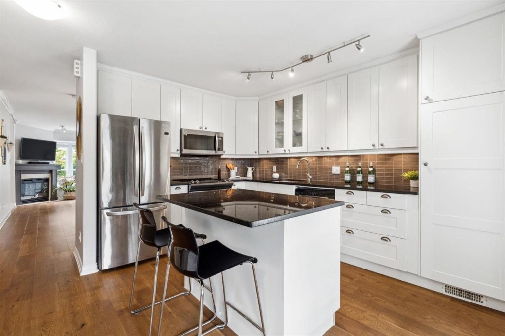 112 225 E 6th Street, North Vancouver